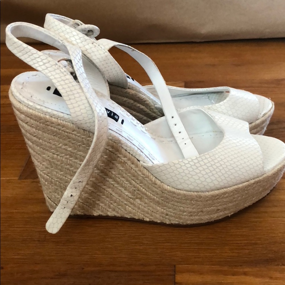 Alice + Olivia white wedge sandal